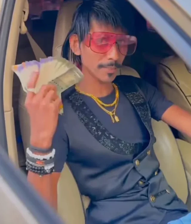 कितना पैसा कमाता है Dolly चायवाला? बिल गेट्स से मिलकर चमकी किस्मत  !